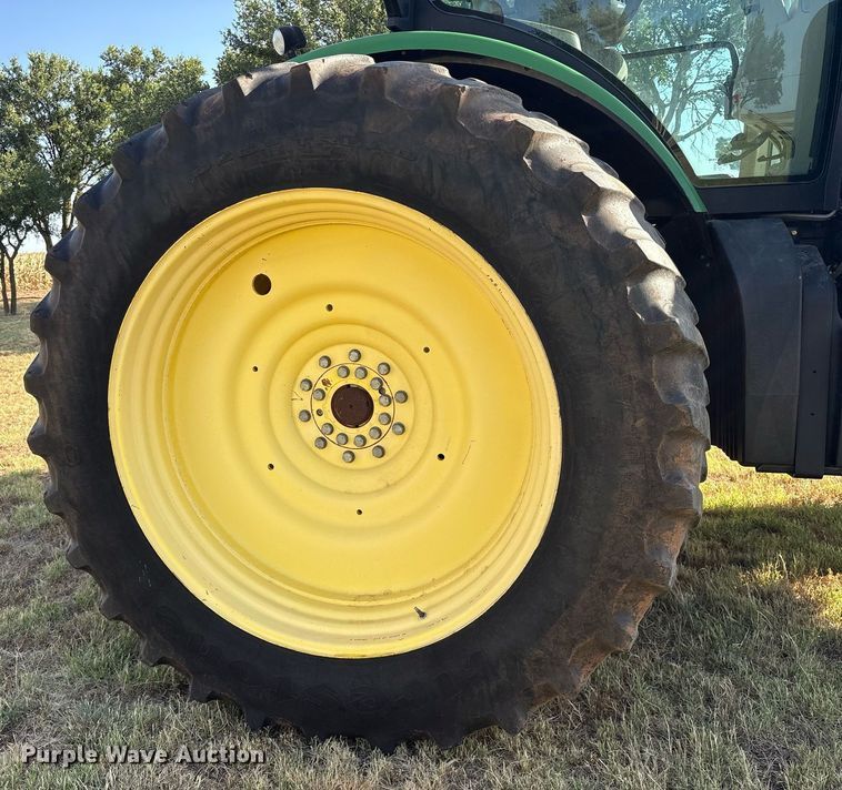 image for item DY0803 2011 John Deere 8260R MFWD tractor