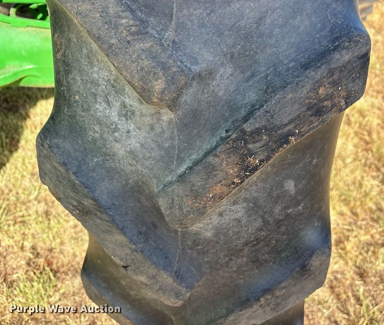 image for item DY0803 2011 John Deere 8260R MFWD tractor