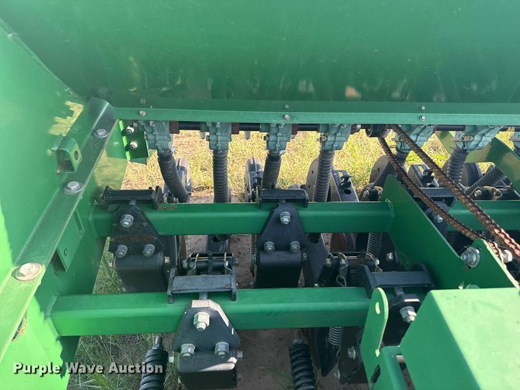 image for item DZ8718 2006 Great Plains 2N-3010 grain drill