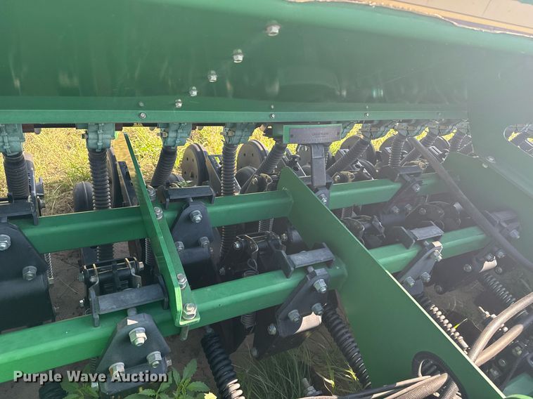 image for item DZ8718 2006 Great Plains 2N-3010 grain drill