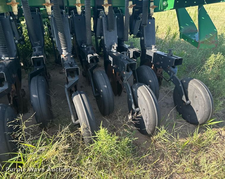 image for item DZ8718 2006 Great Plains 2N-3010 grain drill