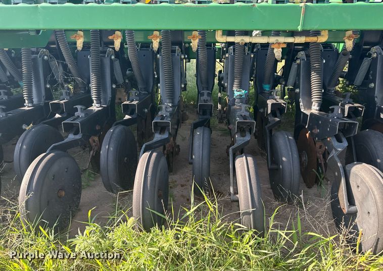 image for item DZ8718 2006 Great Plains 2N-3010 grain drill