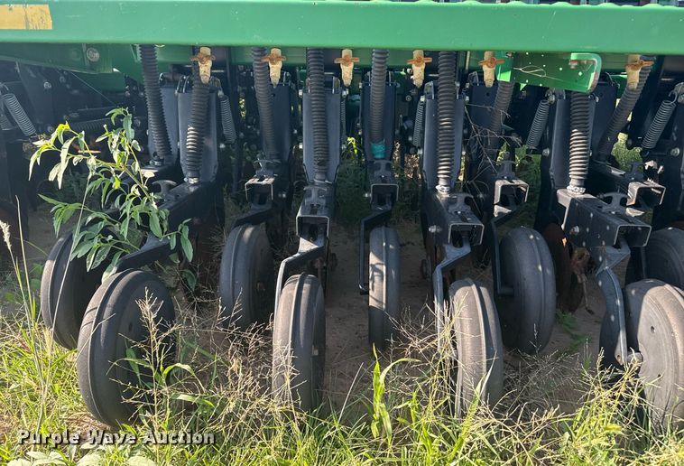 image for item DZ8718 2006 Great Plains 2N-3010 grain drill