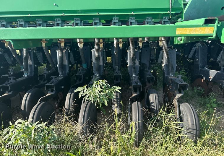 image for item DZ8718 2006 Great Plains 2N-3010 grain drill