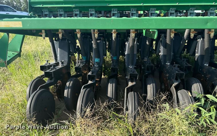 image for item DZ8718 2006 Great Plains 2N-3010 grain drill