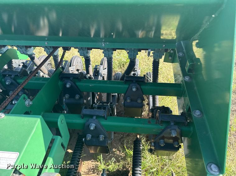 image for item DZ8718 2006 Great Plains 2N-3010 grain drill