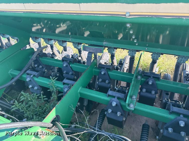 image for item DZ8718 2006 Great Plains 2N-3010 grain drill