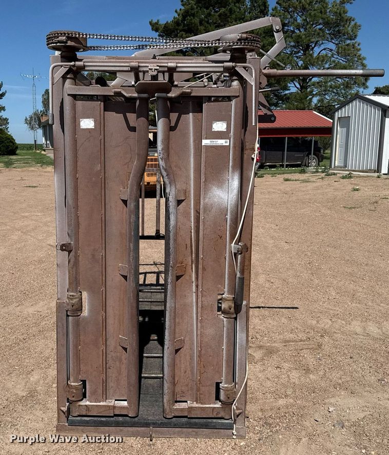 image for item DZ8727 Blattner livestock chute