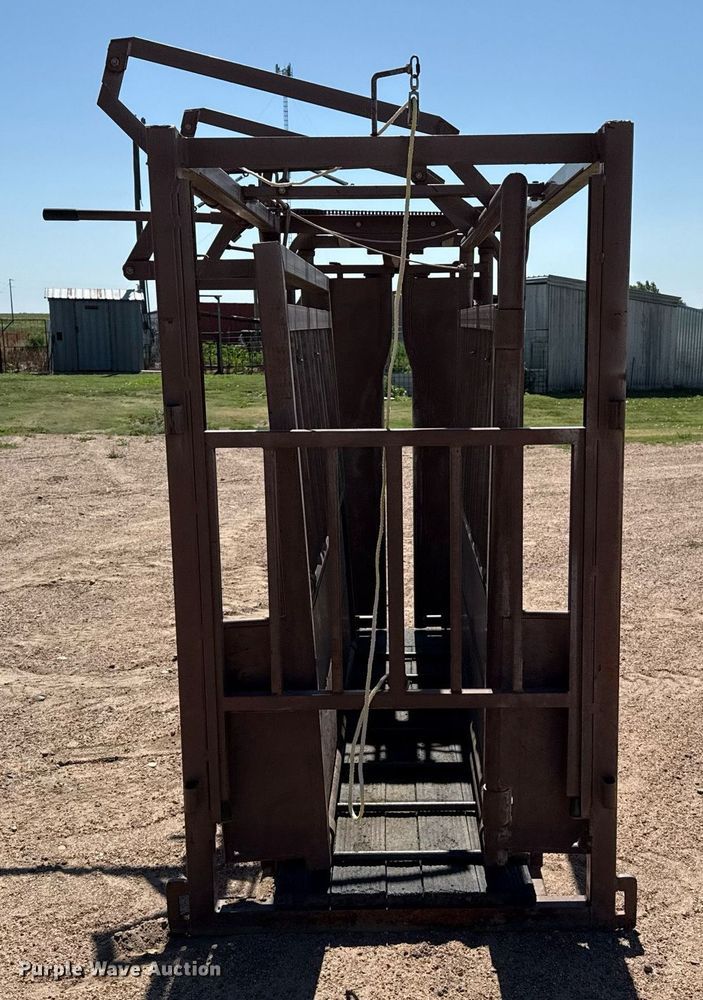image for item DZ8727 Blattner livestock chute