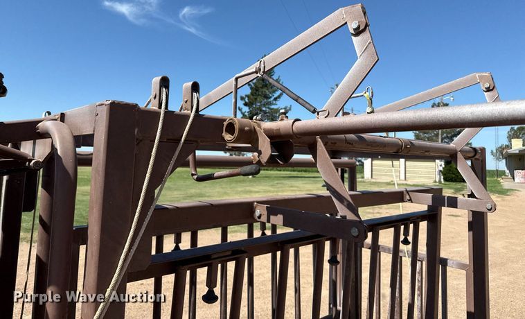 image for item DZ8727 Blattner livestock chute