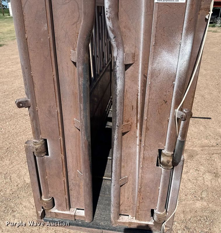 image for item DZ8727 Blattner livestock chute