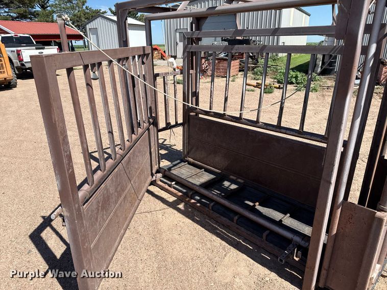 image for item DZ8727 Blattner livestock chute