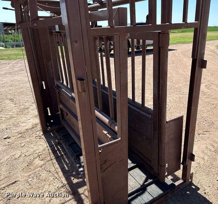 image for item DZ8727 Blattner livestock chute