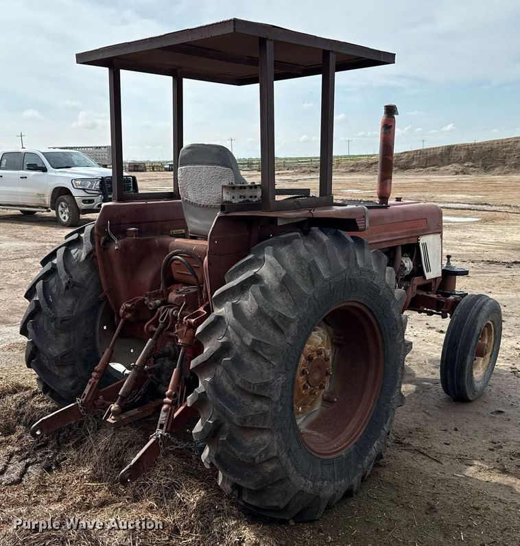 image for item DZ8739 International Harvester 574 tractor