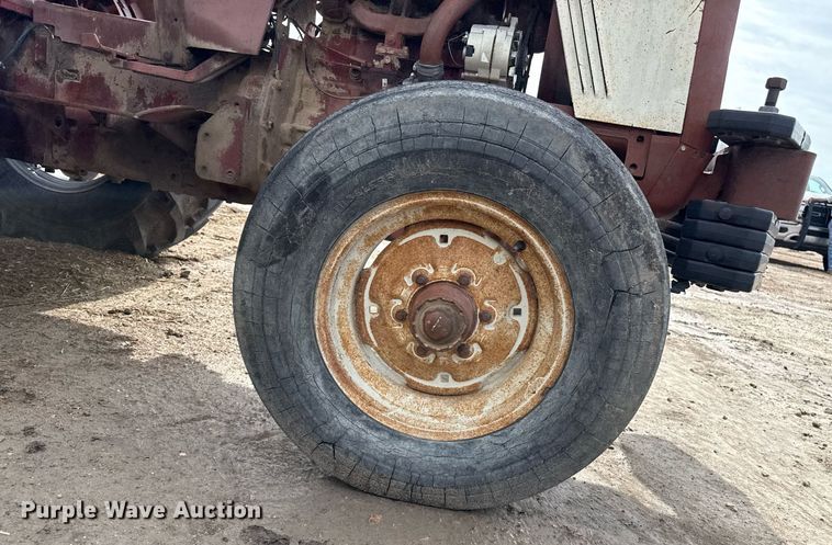 image for item DZ8739 International Harvester 574 tractor