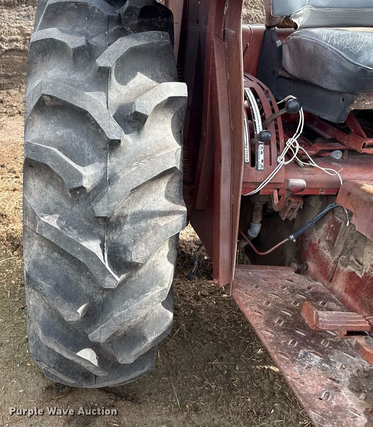 image for item DZ8739 International Harvester 574 tractor