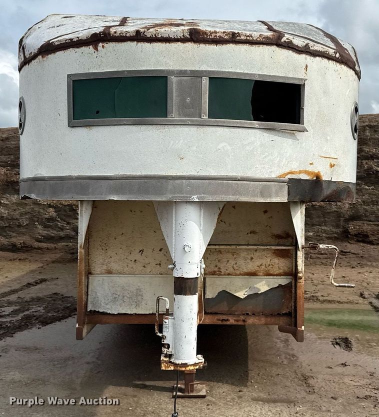 image for item DZ8743 livestock trailer