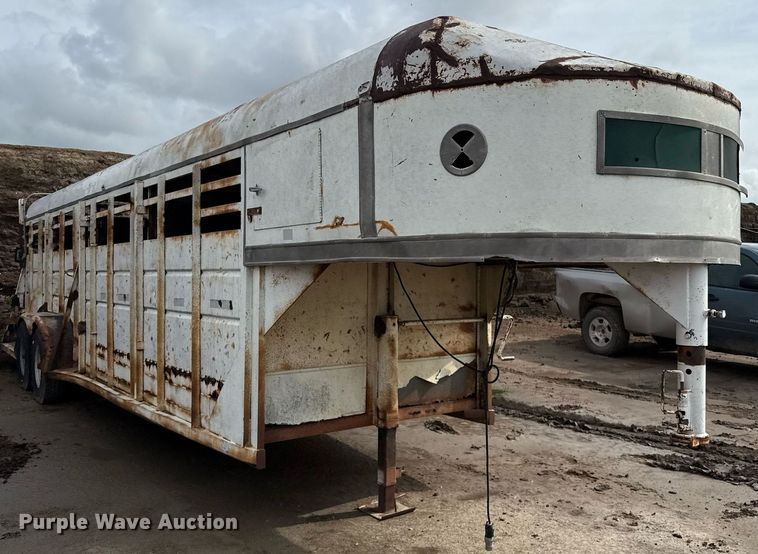 image for item DZ8743 livestock trailer