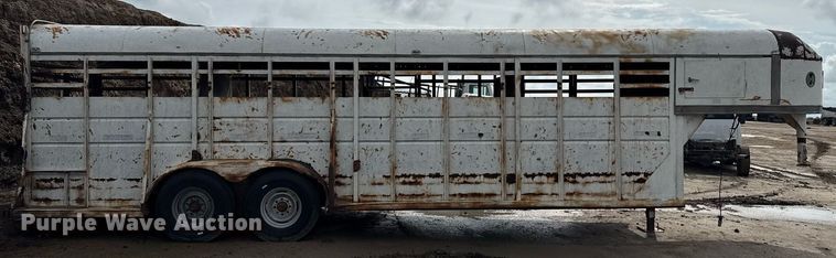 image for item DZ8743 livestock trailer