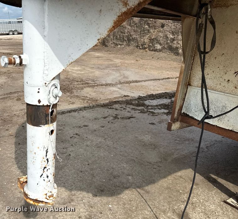 image for item DZ8743 livestock trailer