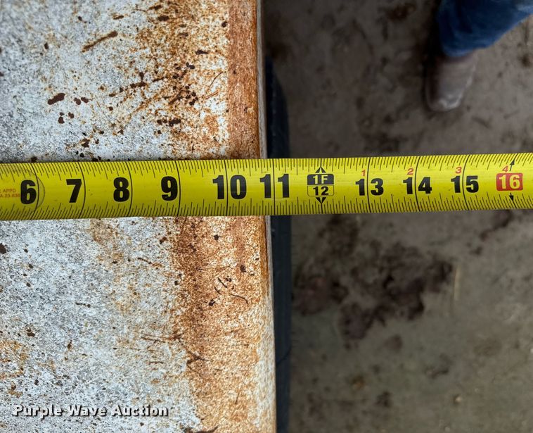 image for item DZ8743 livestock trailer