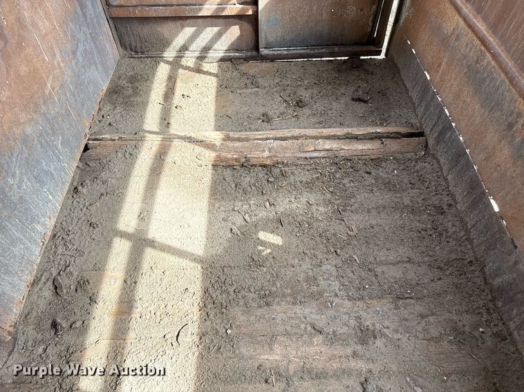 image for item DZ8743 livestock trailer