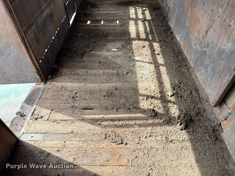 image for item DZ8743 livestock trailer