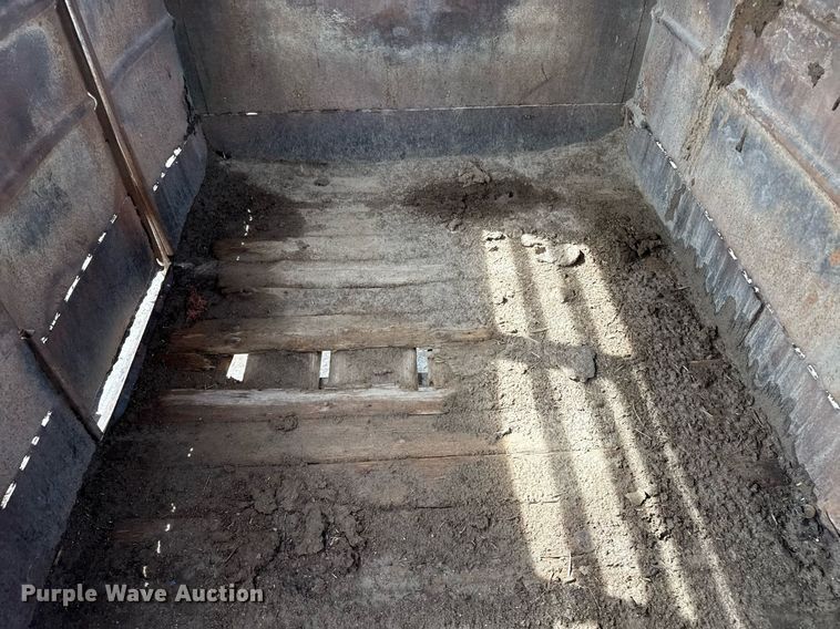 image for item DZ8743 livestock trailer