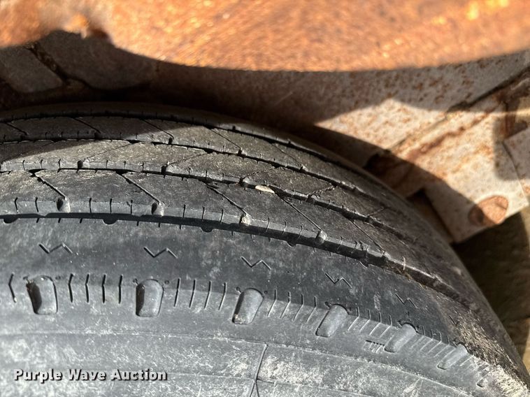 image for item DZ8743 livestock trailer