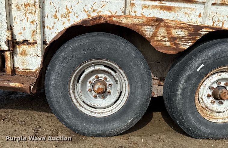 image for item DZ8743 livestock trailer