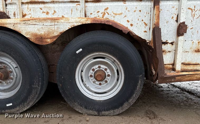 image for item DZ8743 livestock trailer