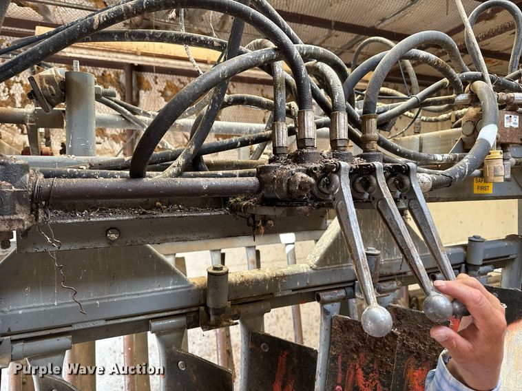 image for item DZ8756 Moly MFG. Silencer squeeze chute