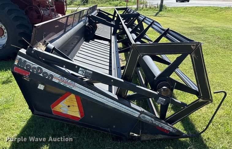 image for item DZ8773 1995 MacDon 960 flex draper head