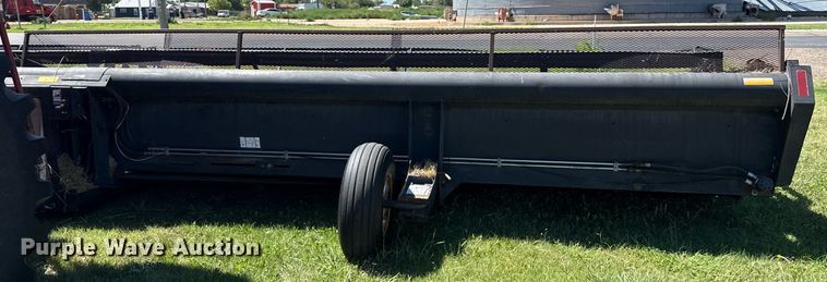 image for item DZ8773 1995 MacDon 960 flex draper head