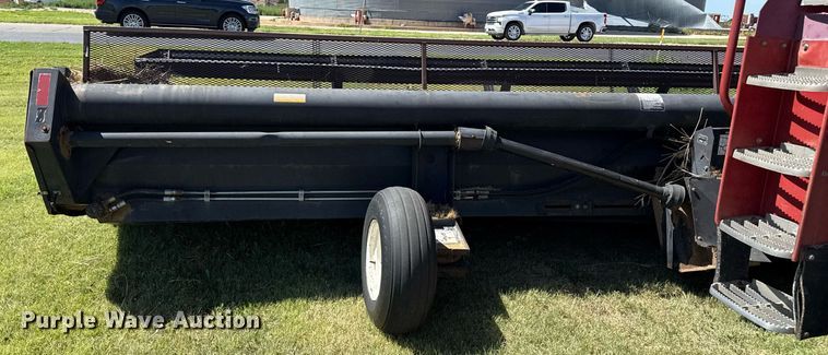 image for item DZ8773 1995 MacDon 960 flex draper head