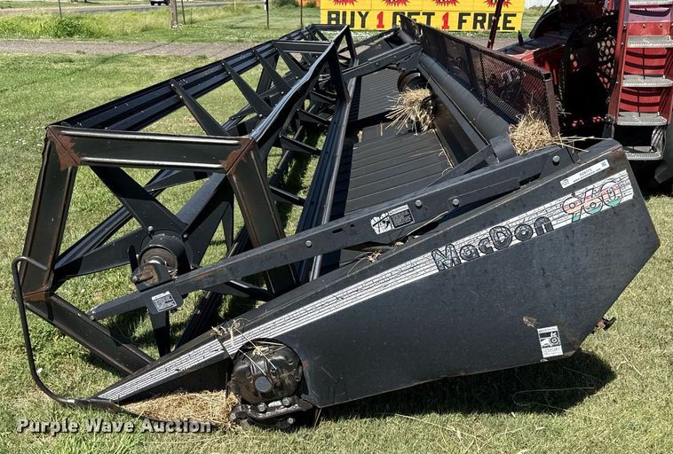 image for item DZ8773 1995 MacDon 960 flex draper head