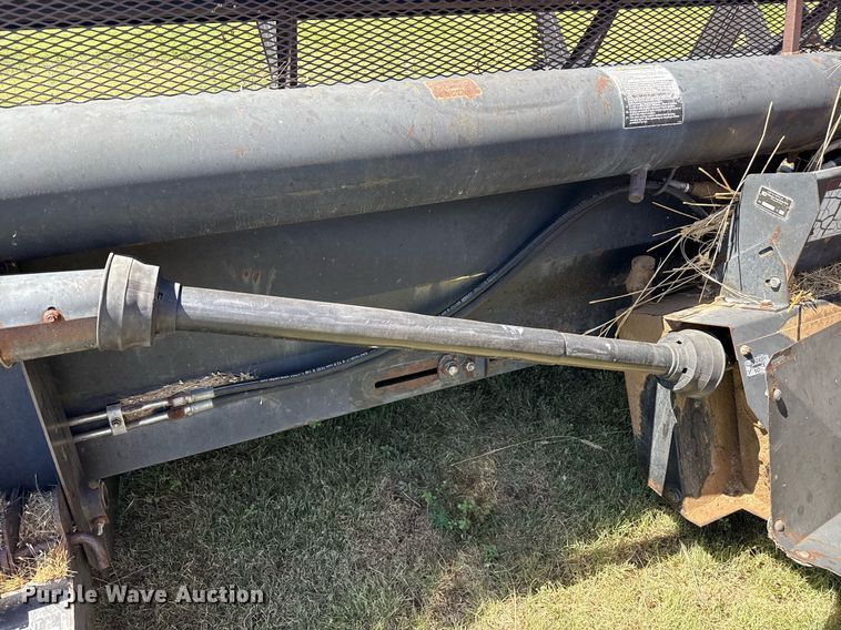 image for item DZ8773 1995 MacDon 960 flex draper head