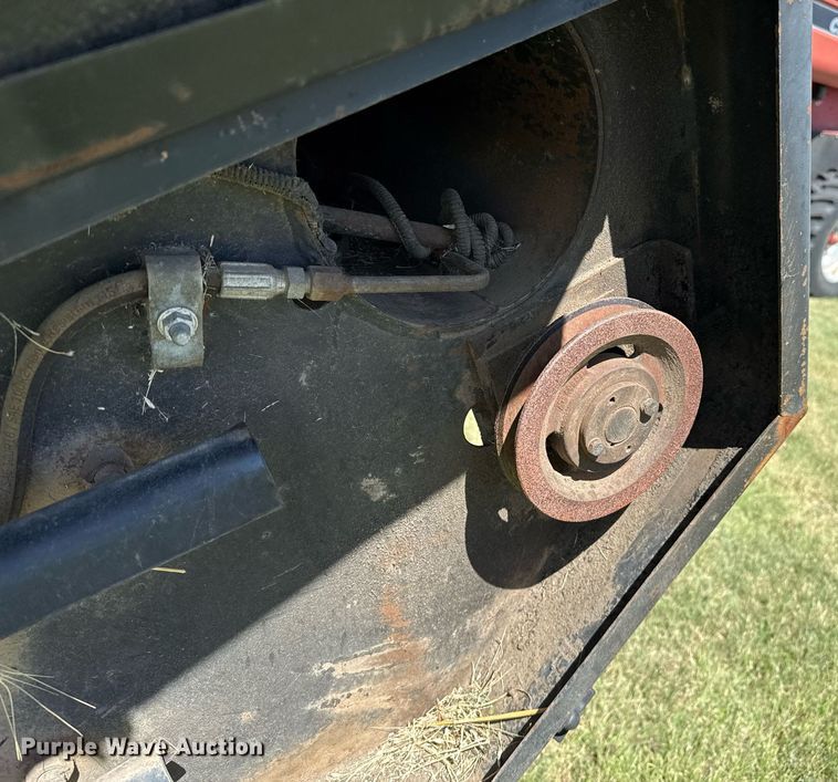 image for item DZ8773 1995 MacDon 960 flex draper head