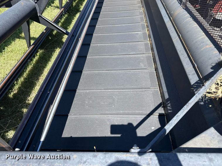 image for item DZ8773 1995 MacDon 960 flex draper head