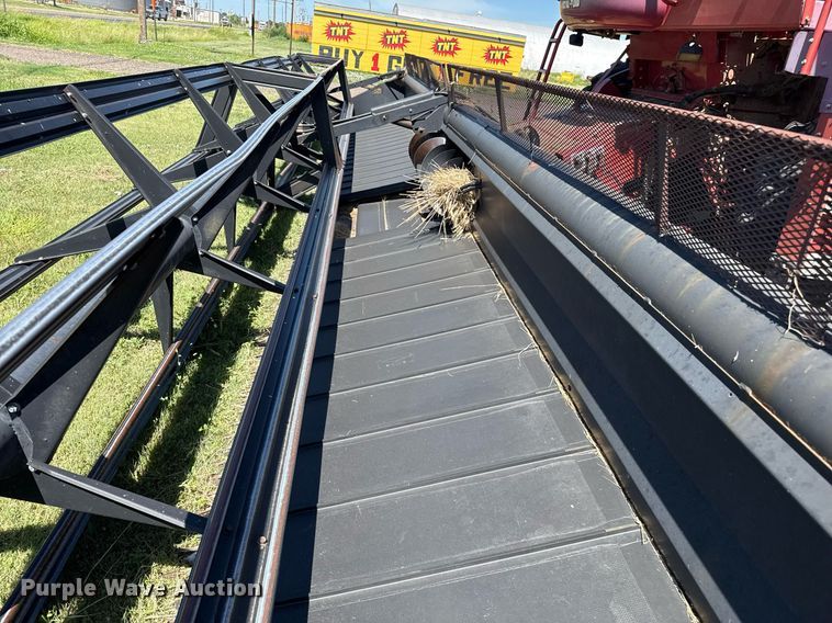 image for item DZ8773 1995 MacDon 960 flex draper head