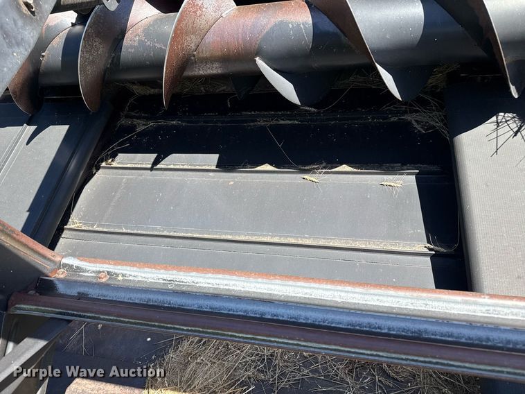 image for item DZ8773 1995 MacDon 960 flex draper head