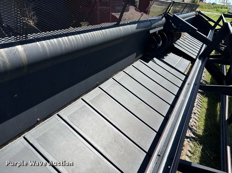 image for item DZ8773 1995 MacDon 960 flex draper head