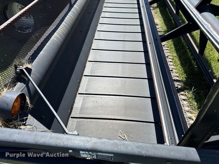 image for item DZ8773 1995 MacDon 960 flex draper head