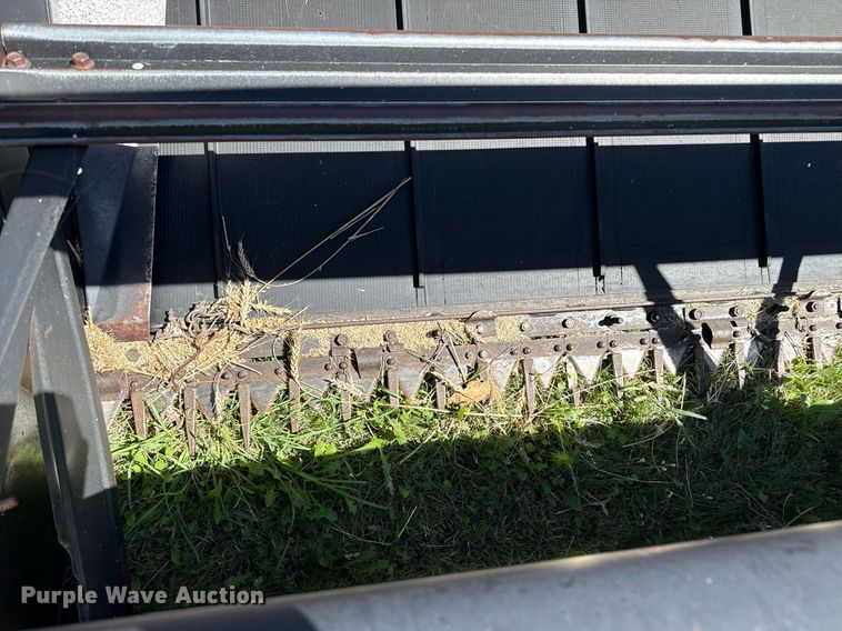 image for item DZ8773 1995 MacDon 960 flex draper head