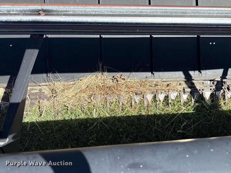 image for item DZ8773 1995 MacDon 960 flex draper head