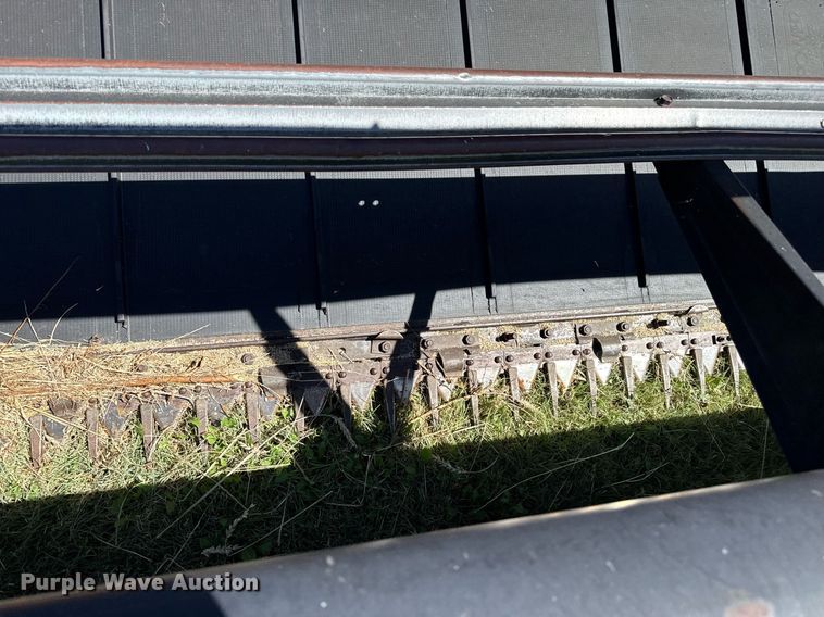 image for item DZ8773 1995 MacDon 960 flex draper head