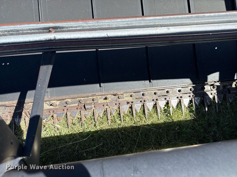 image for item DZ8773 1995 MacDon 960 flex draper head