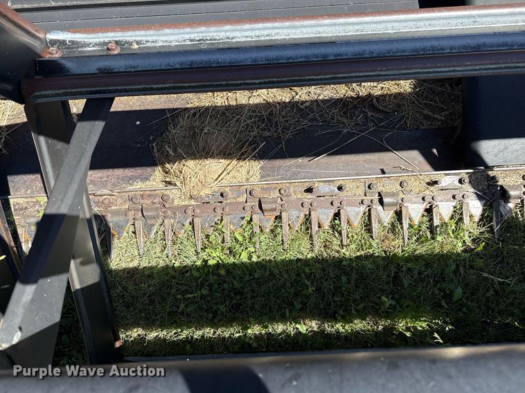 image for item DZ8773 1995 MacDon 960 flex draper head