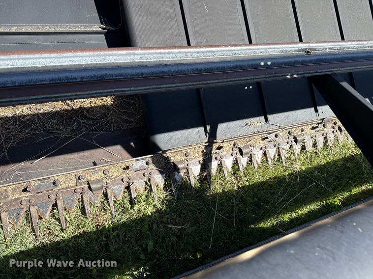 image for item DZ8773 1995 MacDon 960 flex draper head