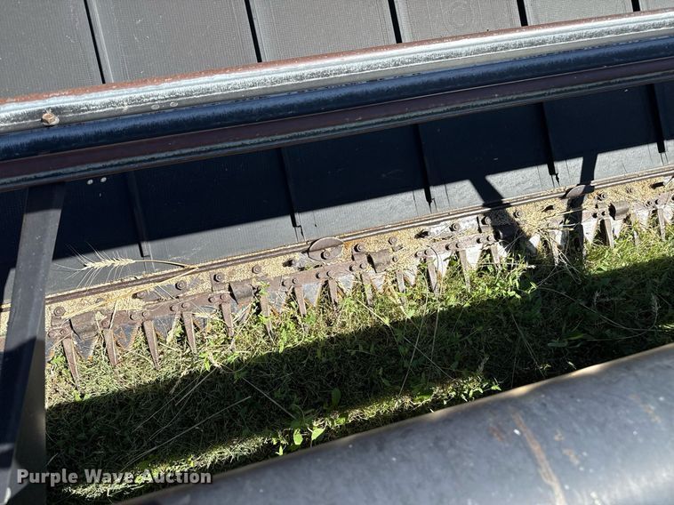 image for item DZ8773 1995 MacDon 960 flex draper head